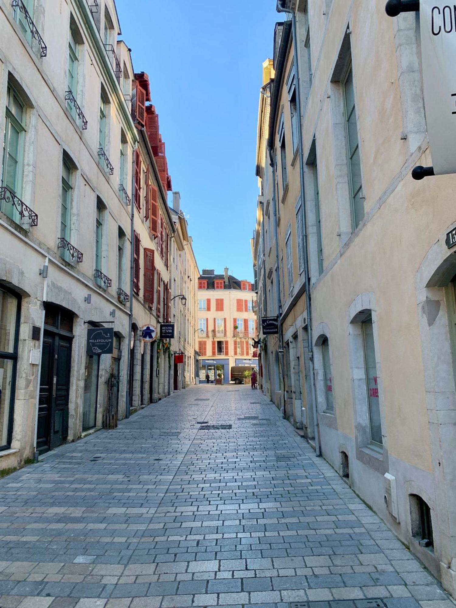 Wonderhost, Superbes Volumes Et Charme De L'Ancien Apartment Pau Exterior photo